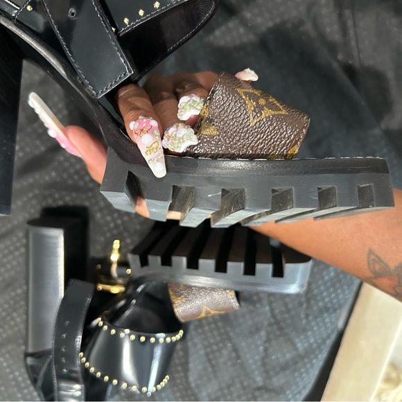 Size 41 (10.5) Star Trail Louis Vuitton Heel. Only worn once - Picture 3 of 13